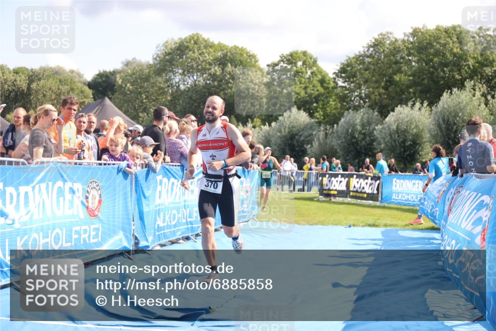 25.08.2024 - Elbe Triathlon Hamburg H.Heesch http://msf.ph/oto/6885858 25.08.2024 11:32:41 Ziel 370, 745 meine-sportfotos.de