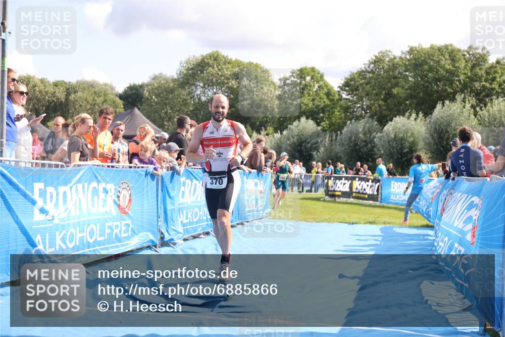 25.08.2024 - Elbe Triathlon Hamburg H.Heesch http://msf.ph/oto/6885866 25.08.2024 11:32:41 Ziel 370, 745 meine-sportfotos.de