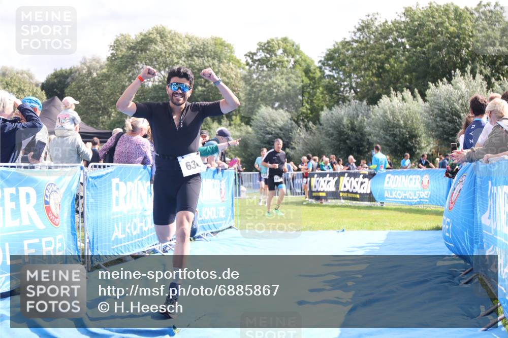 25.08.2024 - Elbe Triathlon Hamburg H.Heesch http://msf.ph/oto/6885867 25.08.2024 11:25:31 Ziel 636, 684 meine-sportfotos.de