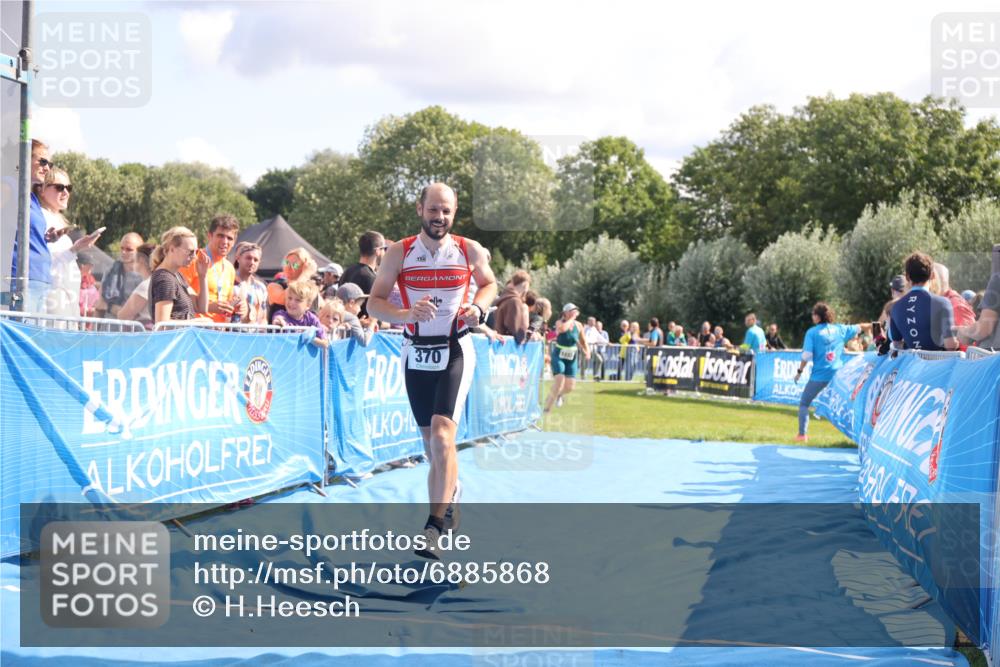 25.08.2024 - Elbe Triathlon Hamburg H.Heesch http://msf.ph/oto/6885868 25.08.2024 11:32:41 Ziel 370, 745 meine-sportfotos.de
