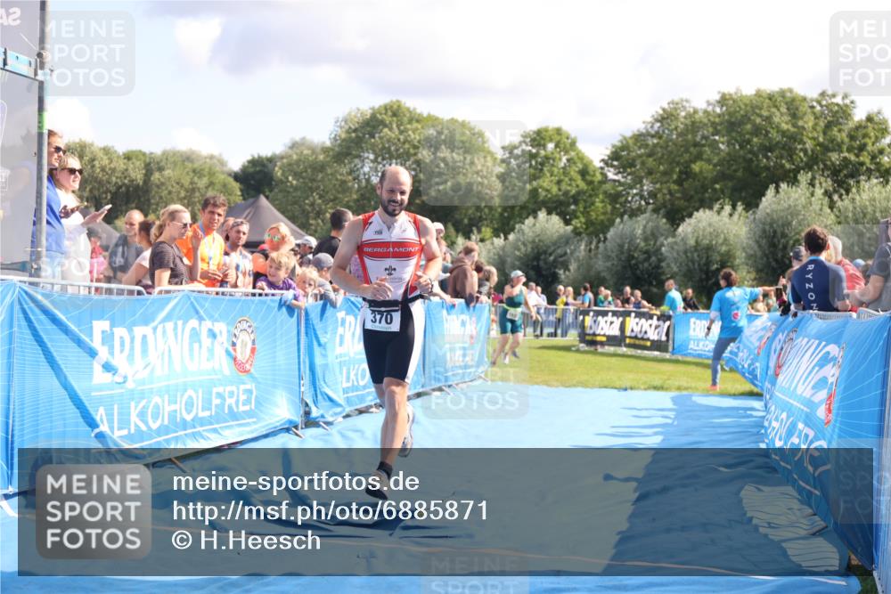 25.08.2024 - Elbe Triathlon Hamburg H.Heesch http://msf.ph/oto/6885871 25.08.2024 11:32:41 Ziel 370, 745 meine-sportfotos.de