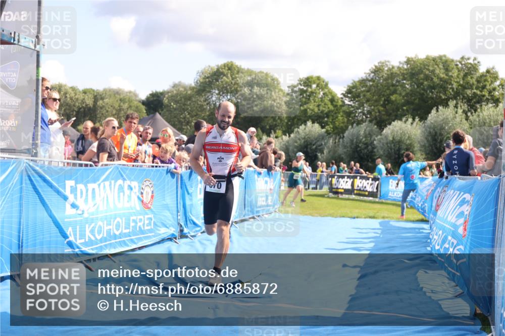25.08.2024 - Elbe Triathlon Hamburg H.Heesch http://msf.ph/oto/6885872 25.08.2024 11:32:41 Ziel 370, 745 meine-sportfotos.de