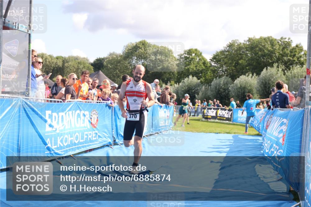 25.08.2024 - Elbe Triathlon Hamburg H.Heesch http://msf.ph/oto/6885874 25.08.2024 11:32:41 Ziel 370, 745 meine-sportfotos.de