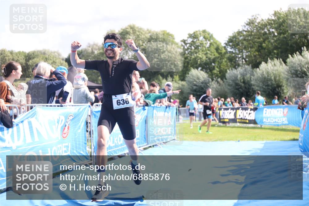 25.08.2024 - Elbe Triathlon Hamburg H.Heesch http://msf.ph/oto/6885876 25.08.2024 11:25:32 Ziel 636, 684 meine-sportfotos.de
