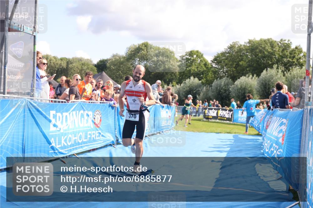 25.08.2024 - Elbe Triathlon Hamburg H.Heesch http://msf.ph/oto/6885877 25.08.2024 11:32:41 Ziel 370, 745 meine-sportfotos.de