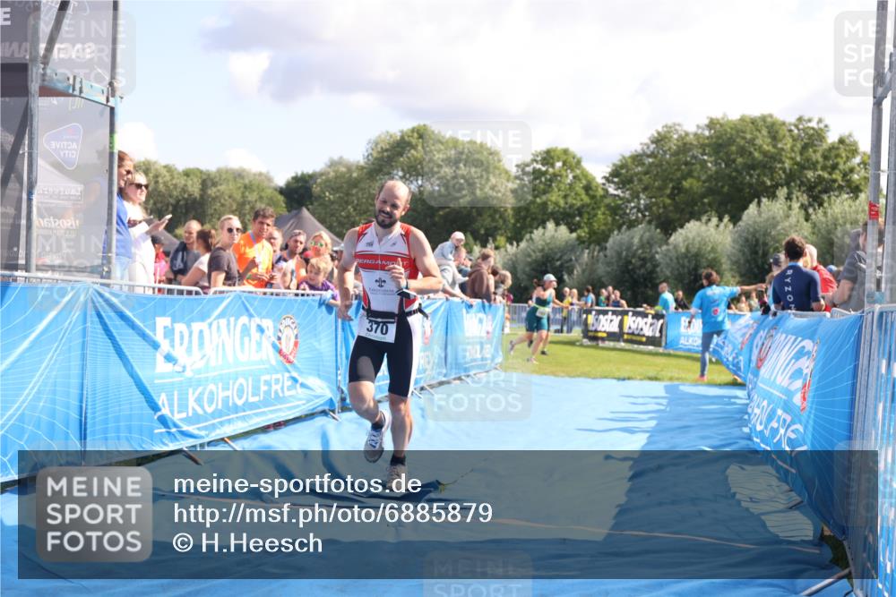 25.08.2024 - Elbe Triathlon Hamburg H.Heesch http://msf.ph/oto/6885879 25.08.2024 11:32:41 Ziel 370, 745 meine-sportfotos.de