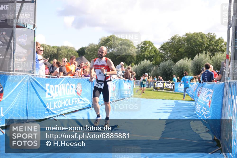 25.08.2024 - Elbe Triathlon Hamburg H.Heesch http://msf.ph/oto/6885881 25.08.2024 11:32:41 Ziel 370, 745 meine-sportfotos.de