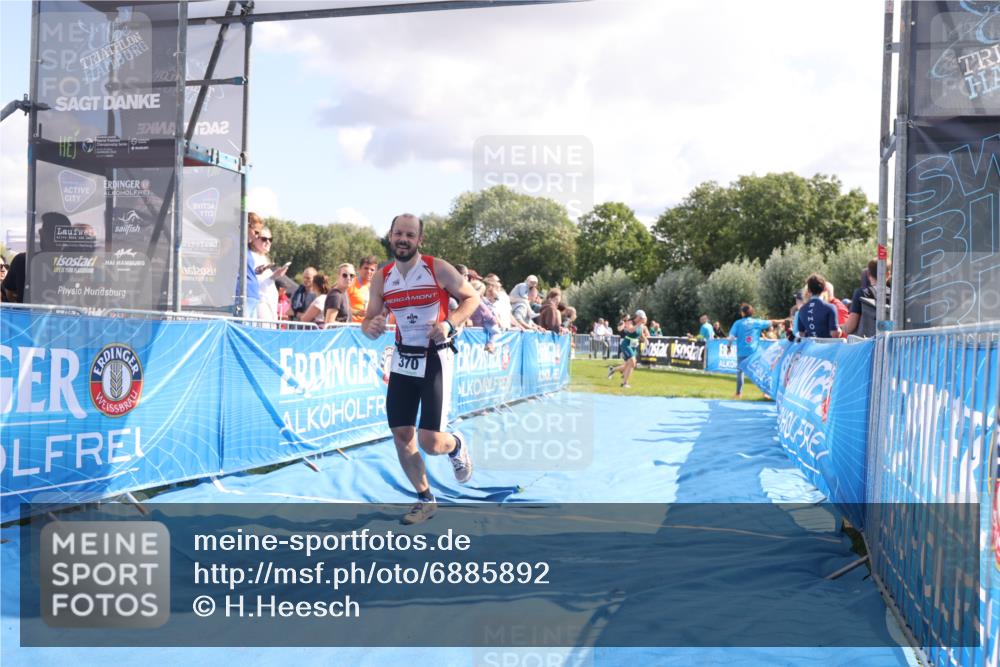 25.08.2024 - Elbe Triathlon Hamburg H.Heesch http://msf.ph/oto/6885892 25.08.2024 11:32:41 Ziel 370, 745 meine-sportfotos.de