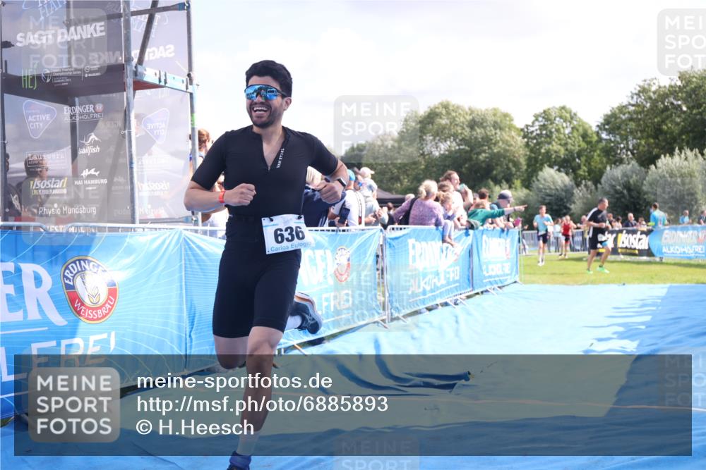 25.08.2024 - Elbe Triathlon Hamburg H.Heesch http://msf.ph/oto/6885893 25.08.2024 11:25:32 Ziel 636, 684 meine-sportfotos.de