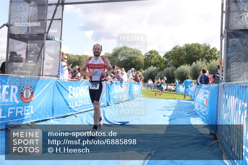 25.08.2024 - Elbe Triathlon Hamburg H.Heesch http://msf.ph/oto/6885898 25.08.2024 11:32:42 Ziel 279, 370, 745 meine-sportfotos.de