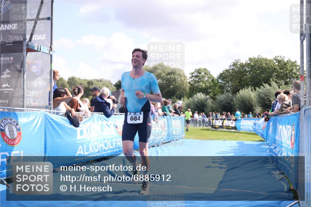 25.08.2024 - Elbe Triathlon Hamburg H.Heesch http://msf.ph/oto/6885912 25.08.2024 11:25:39 Ziel 529, 636, 684 meine-sportfotos.de