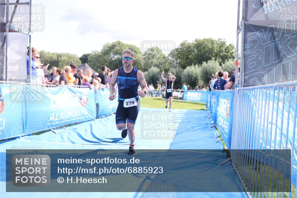 25.08.2024 - Elbe Triathlon Hamburg H.Heesch http://msf.ph/oto/6885923 25.08.2024 11:32:50 Ziel 279, 407 meine-sportfotos.de