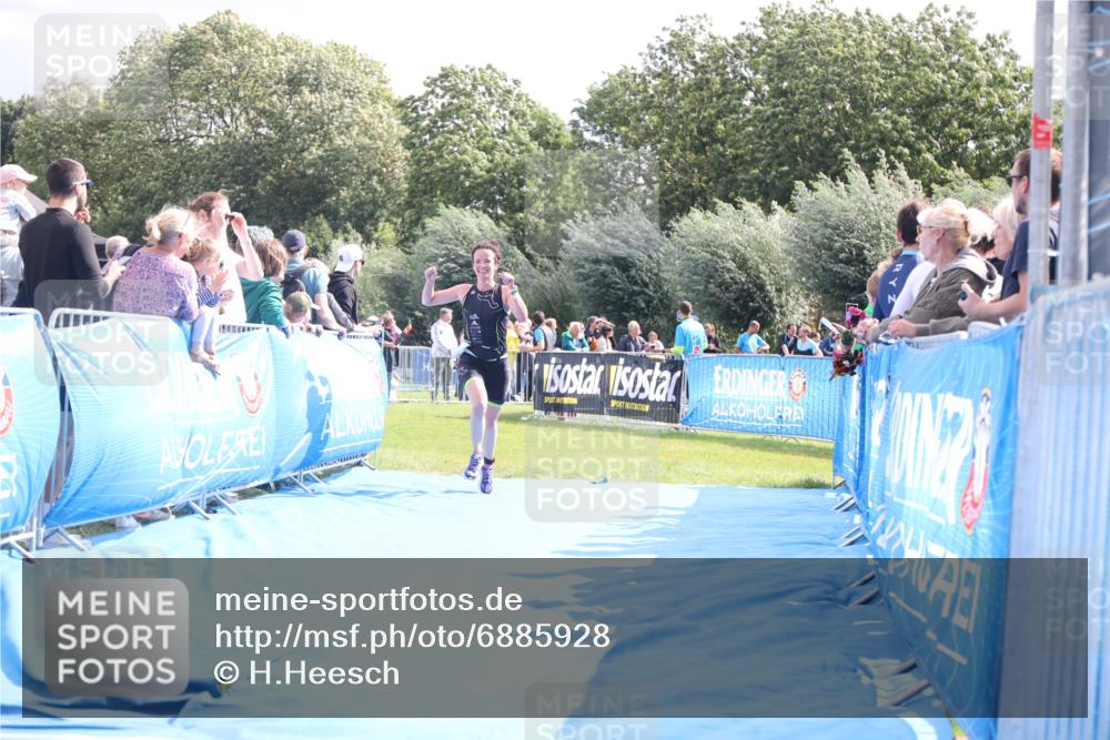 25.08.2024 - Elbe Triathlon Hamburg H.Heesch http://msf.ph/oto/6885928 25.08.2024 11:25:44 Ziel 529, 684 meine-sportfotos.de