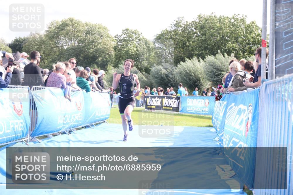 25.08.2024 - Elbe Triathlon Hamburg H.Heesch http://msf.ph/oto/6885959 25.08.2024 11:25:46 Ziel 529 meine-sportfotos.de