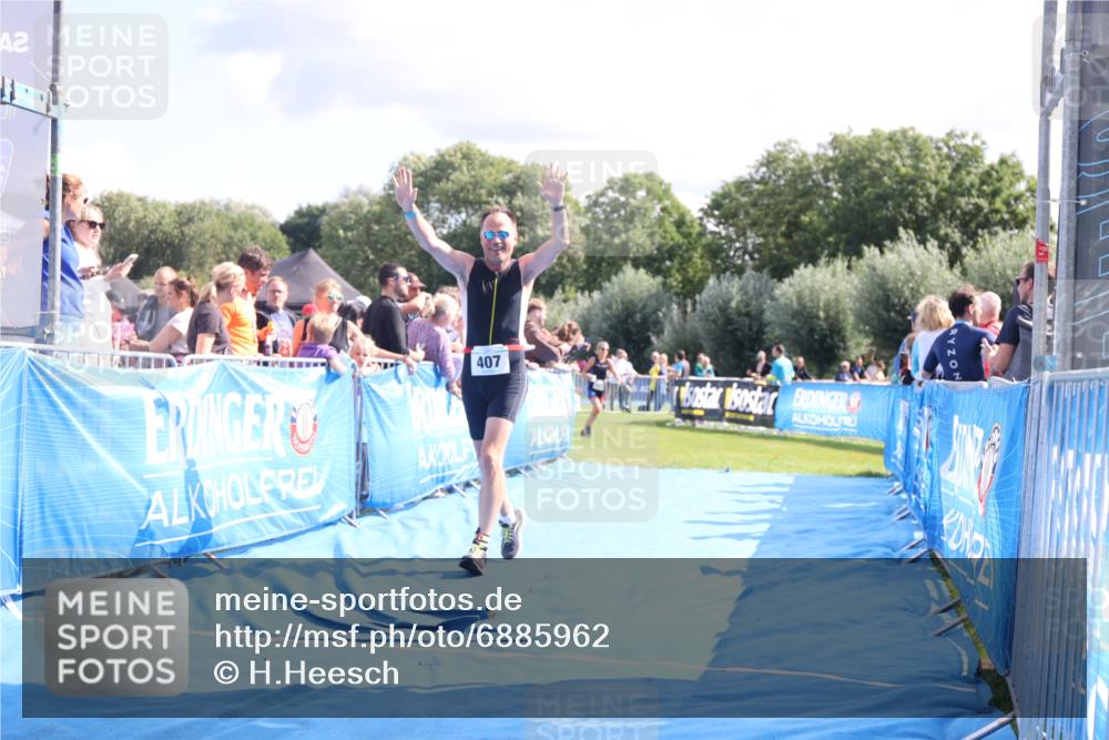 25.08.2024 - Elbe Triathlon Hamburg H.Heesch http://msf.ph/oto/6885962 25.08.2024 11:32:53 Ziel 256, 279, 407 meine-sportfotos.de