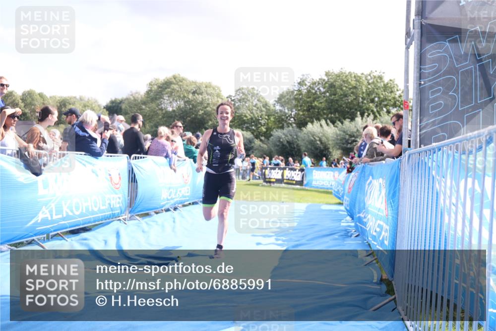 25.08.2024 - Elbe Triathlon Hamburg H.Heesch http://msf.ph/oto/6885991 25.08.2024 11:25:46 Ziel 529 meine-sportfotos.de