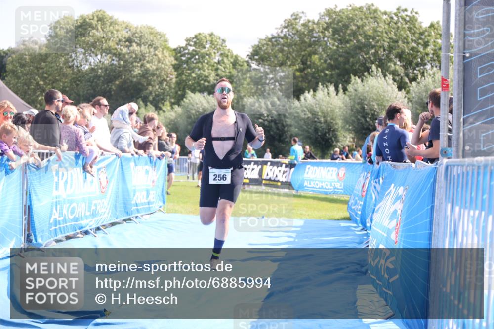 25.08.2024 - Elbe Triathlon Hamburg H.Heesch http://msf.ph/oto/6885994 25.08.2024 11:33:00 Ziel 256, 407, 737 meine-sportfotos.de
