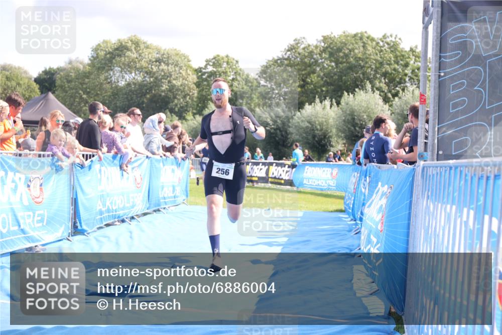25.08.2024 - Elbe Triathlon Hamburg H.Heesch http://msf.ph/oto/6886004 25.08.2024 11:33:00 Ziel 256, 407, 737 meine-sportfotos.de