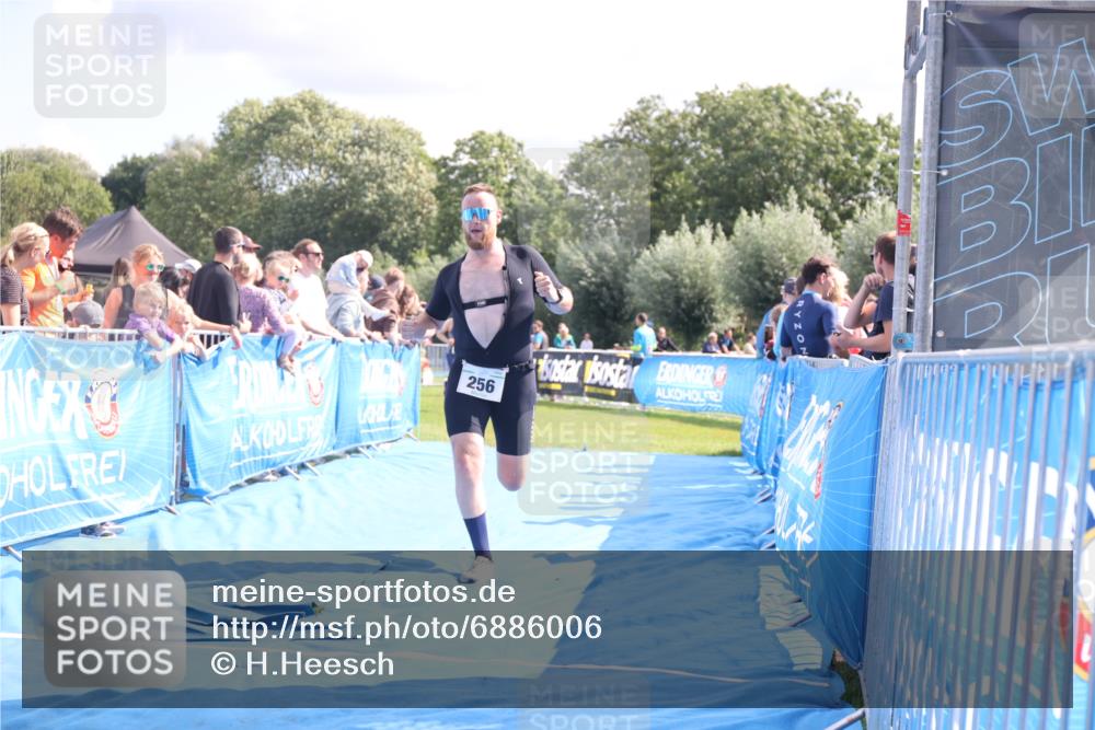 25.08.2024 - Elbe Triathlon Hamburg H.Heesch http://msf.ph/oto/6886006 25.08.2024 11:33:00 Ziel 256, 407, 737 meine-sportfotos.de