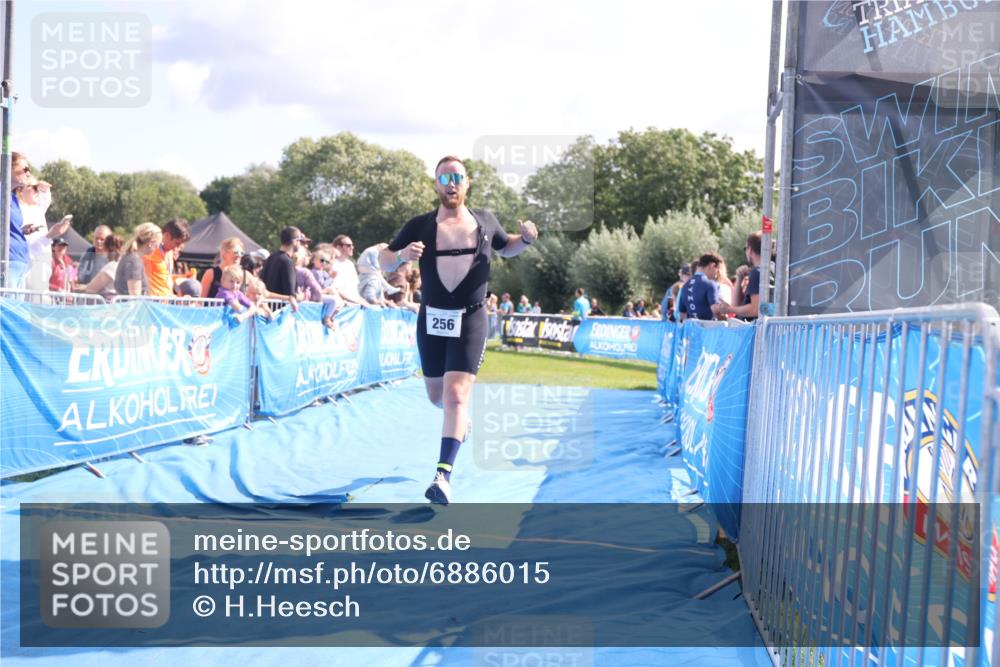 25.08.2024 - Elbe Triathlon Hamburg H.Heesch http://msf.ph/oto/6886015 25.08.2024 11:33:01 Ziel 256, 407, 737 meine-sportfotos.de