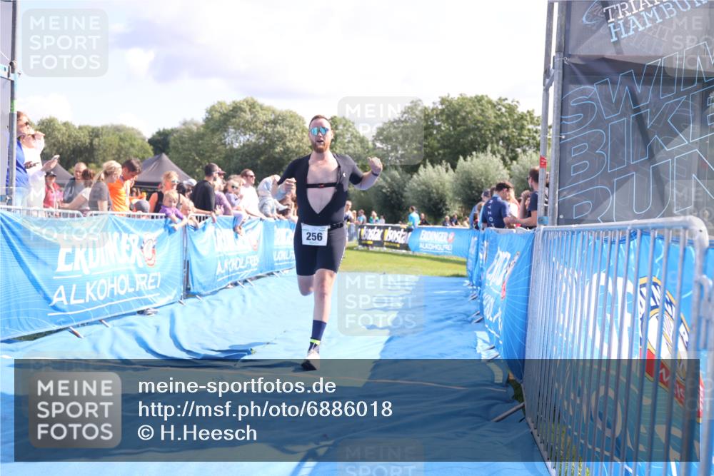 25.08.2024 - Elbe Triathlon Hamburg H.Heesch http://msf.ph/oto/6886018 25.08.2024 11:33:01 Ziel 256, 407, 737 meine-sportfotos.de
