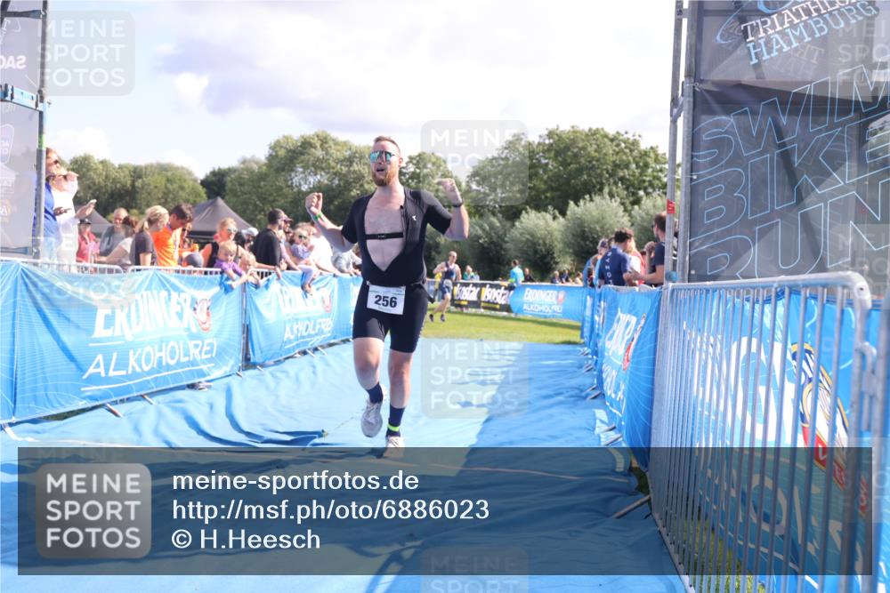 25.08.2024 - Elbe Triathlon Hamburg H.Heesch http://msf.ph/oto/6886023 25.08.2024 11:33:01 Ziel 256, 407, 737 meine-sportfotos.de