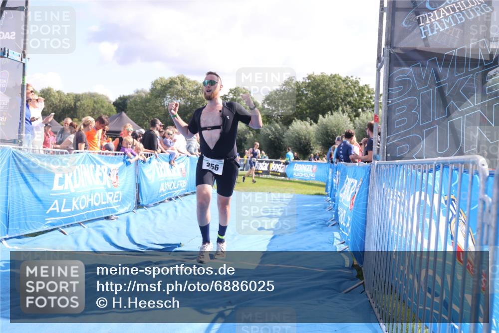 25.08.2024 - Elbe Triathlon Hamburg H.Heesch http://msf.ph/oto/6886025 25.08.2024 11:33:01 Ziel 256, 407, 737 meine-sportfotos.de