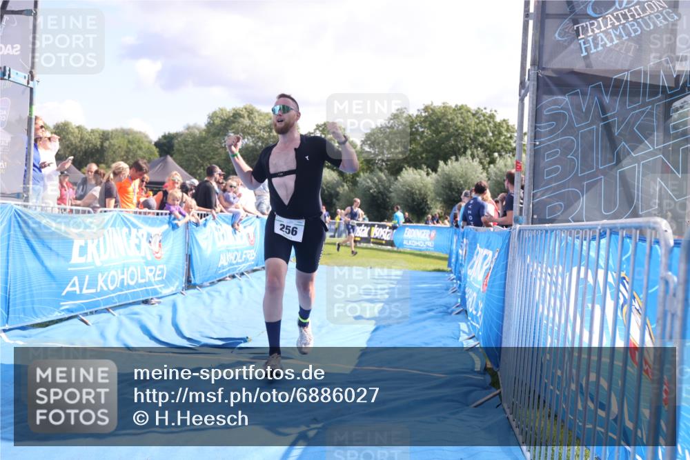 25.08.2024 - Elbe Triathlon Hamburg H.Heesch http://msf.ph/oto/6886027 25.08.2024 11:33:01 Ziel 256, 407, 737 meine-sportfotos.de