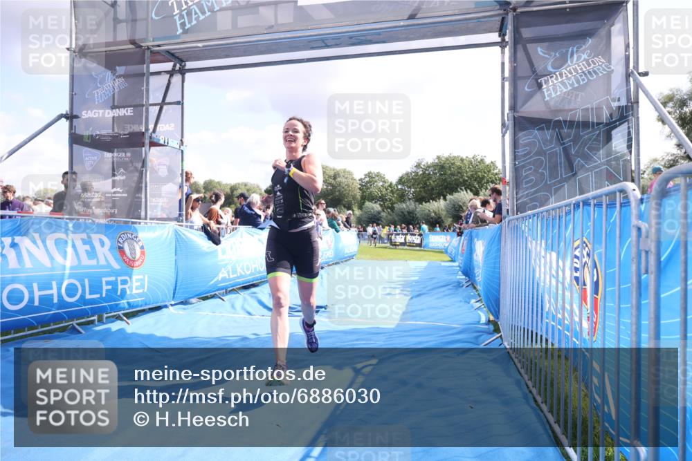 25.08.2024 - Elbe Triathlon Hamburg H.Heesch http://msf.ph/oto/6886030 25.08.2024 11:25:48 Ziel 529, 584, 621 meine-sportfotos.de