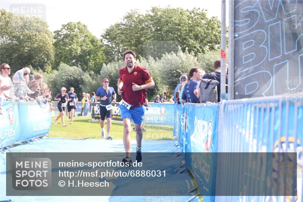 25.08.2024 - Elbe Triathlon Hamburg H.Heesch http://msf.ph/oto/6886031 25.08.2024 11:33:06 Ziel 256, 708, 737, 763 meine-sportfotos.de