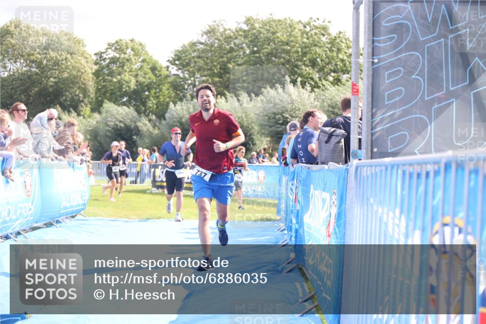 25.08.2024 - Elbe Triathlon Hamburg H.Heesch http://msf.ph/oto/6886035 25.08.2024 11:33:06 Ziel 256, 708, 737, 763 meine-sportfotos.de