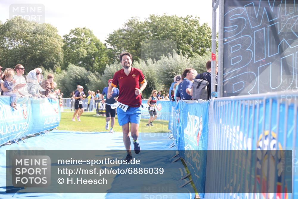 25.08.2024 - Elbe Triathlon Hamburg H.Heesch http://msf.ph/oto/6886039 25.08.2024 11:33:06 Ziel 256, 708, 737, 763 meine-sportfotos.de