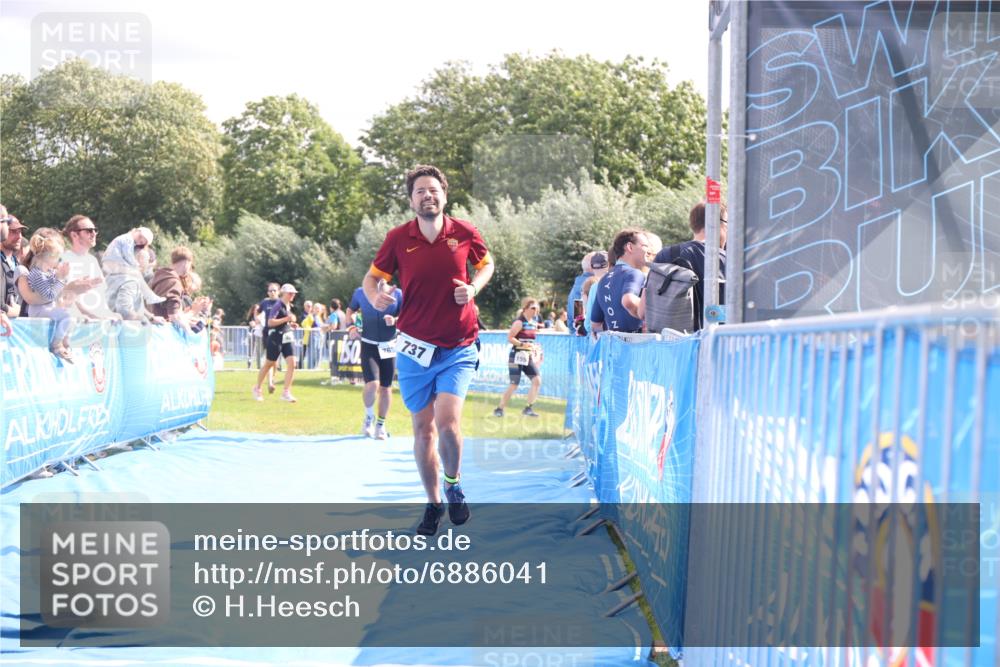 25.08.2024 - Elbe Triathlon Hamburg H.Heesch http://msf.ph/oto/6886041 25.08.2024 11:33:06 Ziel 256, 708, 737, 763 meine-sportfotos.de