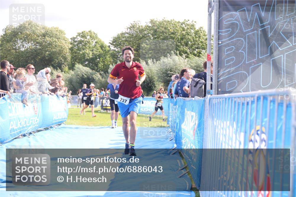 25.08.2024 - Elbe Triathlon Hamburg H.Heesch http://msf.ph/oto/6886043 25.08.2024 11:33:06 Ziel 256, 708, 737, 763 meine-sportfotos.de