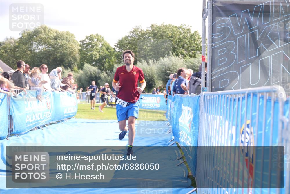 25.08.2024 - Elbe Triathlon Hamburg H.Heesch http://msf.ph/oto/6886050 25.08.2024 11:33:06 Ziel 256, 708, 737, 763 meine-sportfotos.de