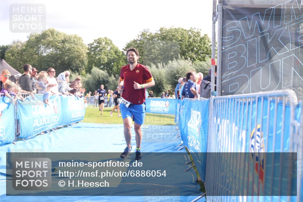 25.08.2024 - Elbe Triathlon Hamburg H.Heesch http://msf.ph/oto/6886054 25.08.2024 11:33:07 Ziel 256, 708, 737, 763 meine-sportfotos.de