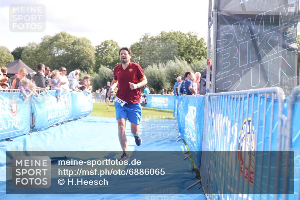 25.08.2024 - Elbe Triathlon Hamburg H.Heesch http://msf.ph/oto/6886065 25.08.2024 11:33:07 Ziel 256, 708, 737, 763 meine-sportfotos.de
