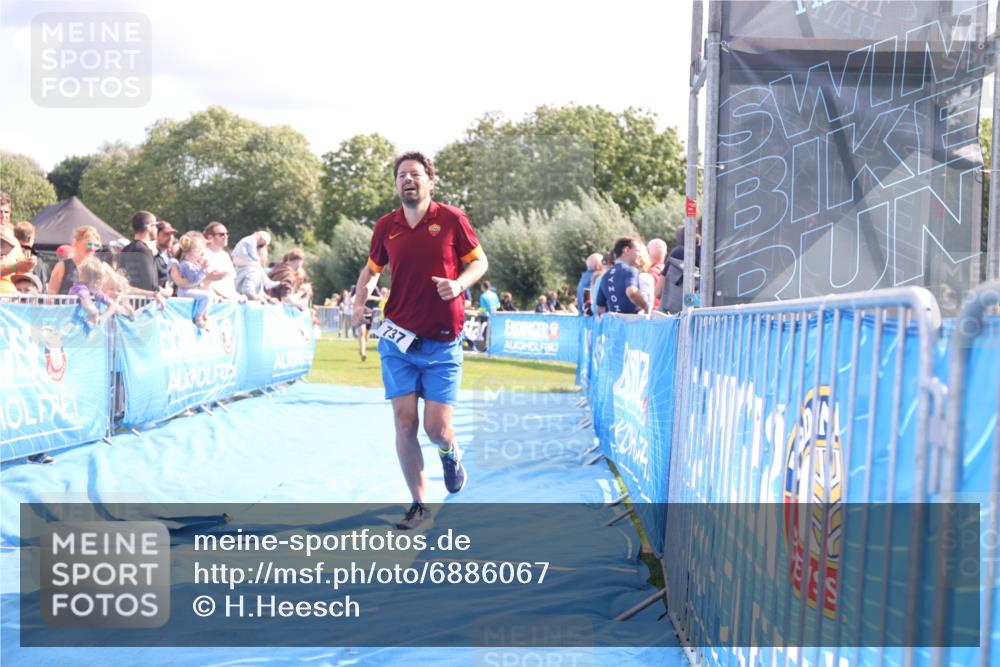 25.08.2024 - Elbe Triathlon Hamburg H.Heesch http://msf.ph/oto/6886067 25.08.2024 11:33:07 Ziel 256, 708, 737, 763 meine-sportfotos.de