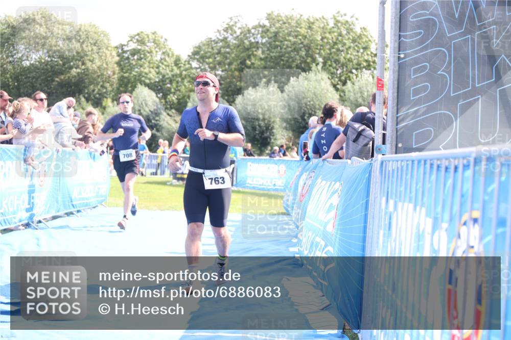 25.08.2024 - Elbe Triathlon Hamburg H.Heesch http://msf.ph/oto/6886083 25.08.2024 11:33:10 Ziel 708, 737, 763 meine-sportfotos.de