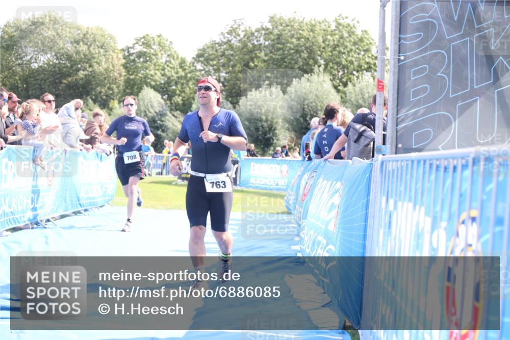 25.08.2024 - Elbe Triathlon Hamburg H.Heesch http://msf.ph/oto/6886085 25.08.2024 11:33:10 Ziel 708, 737, 763 meine-sportfotos.de