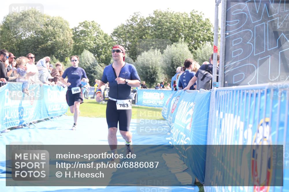 25.08.2024 - Elbe Triathlon Hamburg H.Heesch http://msf.ph/oto/6886087 25.08.2024 11:33:10 Ziel 708, 737, 763 meine-sportfotos.de