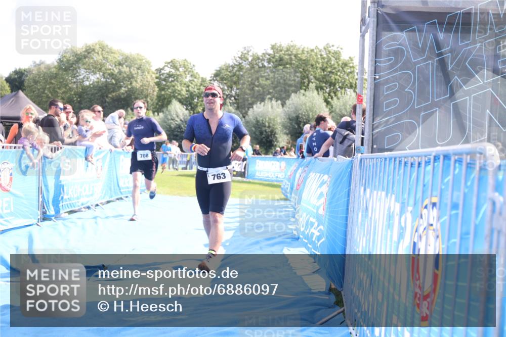 25.08.2024 - Elbe Triathlon Hamburg H.Heesch http://msf.ph/oto/6886097 25.08.2024 11:33:10 Ziel 708, 737, 763 meine-sportfotos.de