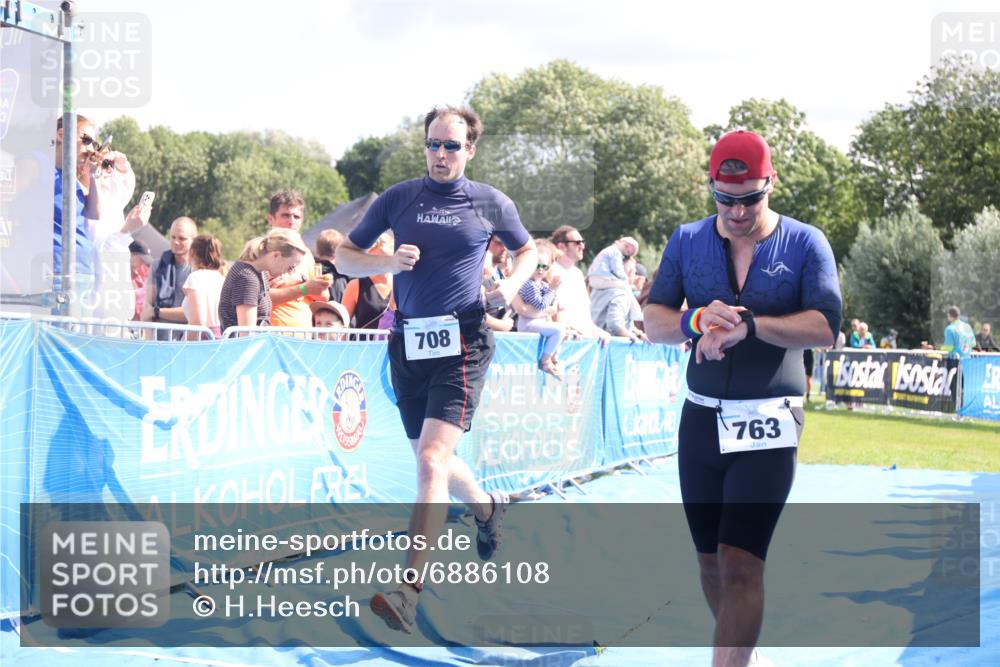 25.08.2024 - Elbe Triathlon Hamburg H.Heesch http://msf.ph/oto/6886108 25.08.2024 11:33:11 Ziel 708, 729, 737, 763 meine-sportfotos.de