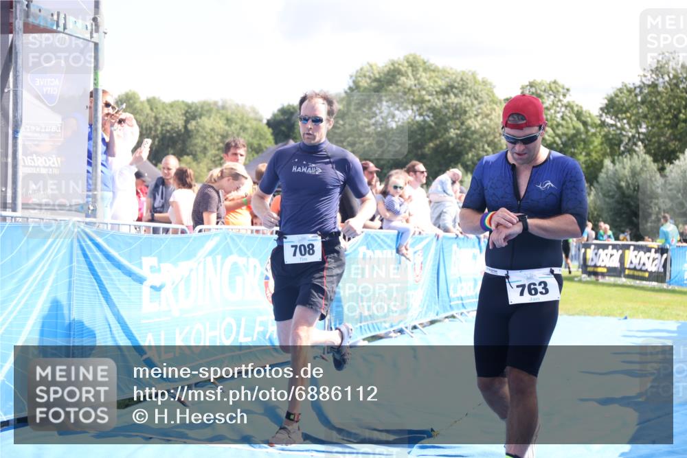 25.08.2024 - Elbe Triathlon Hamburg H.Heesch http://msf.ph/oto/6886112 25.08.2024 11:33:11 Ziel 708, 729, 737, 763 meine-sportfotos.de