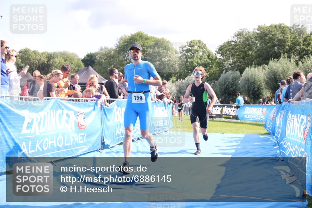 25.08.2024 - Elbe Triathlon Hamburg H.Heesch http://msf.ph/oto/6886145 25.08.2024 11:33:19 Ziel 141, 574, 708, 729, 763, 771, 783 meine-sportfotos.de