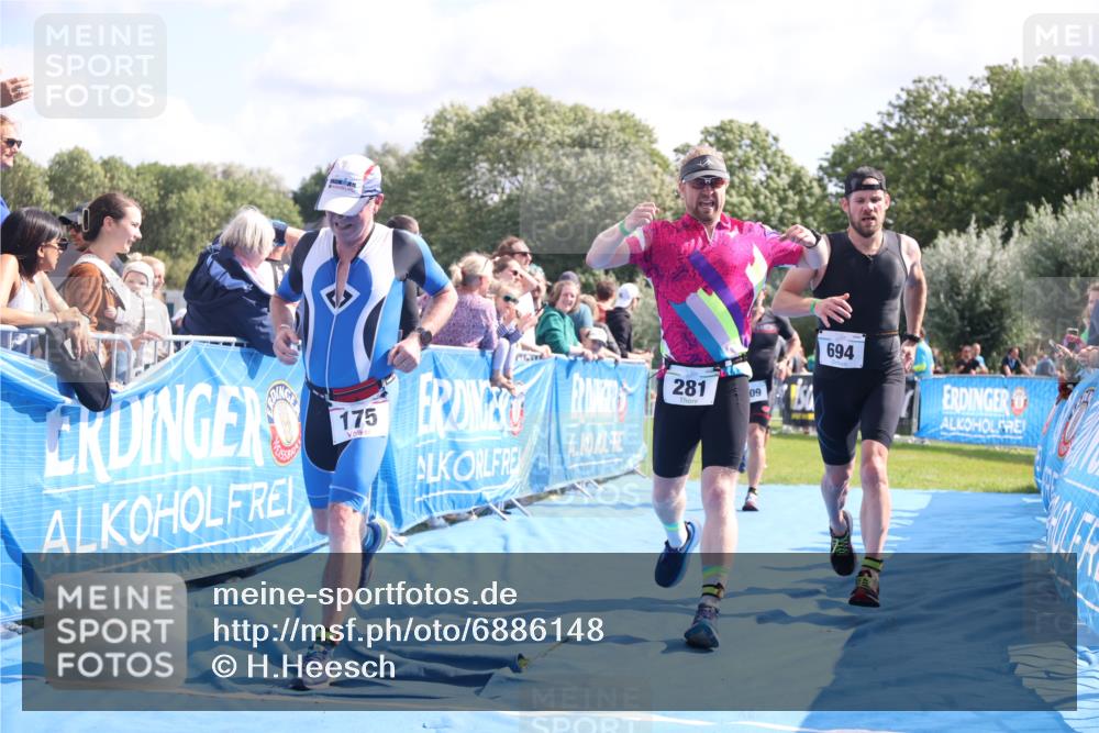 25.08.2024 - Elbe Triathlon Hamburg H.Heesch http://msf.ph/oto/6886148 25.08.2024 11:25:59 Ziel 175, 281, 409, 584, 596, 621, 694 meine-sportfotos.de
