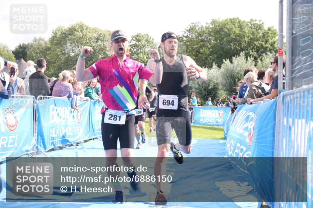 25.08.2024 - Elbe Triathlon Hamburg H.Heesch http://msf.ph/oto/6886150 25.08.2024 11:26:00 Ziel 175, 281, 409, 584, 596, 621, 694 meine-sportfotos.de