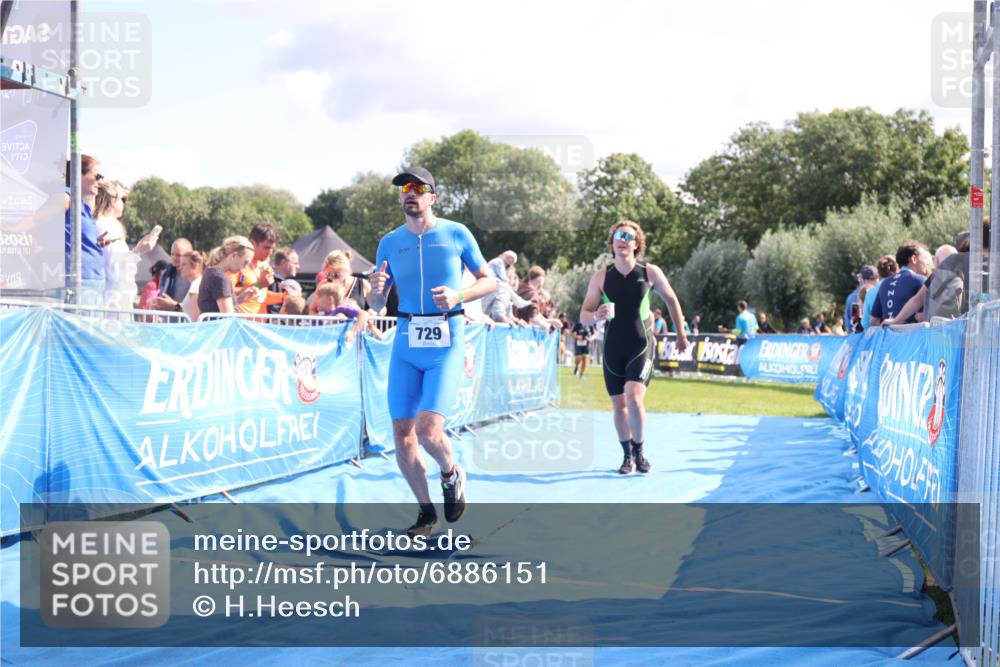 25.08.2024 - Elbe Triathlon Hamburg H.Heesch http://msf.ph/oto/6886151 25.08.2024 11:33:19 Ziel 141, 574, 708, 729, 763, 771, 783 meine-sportfotos.de