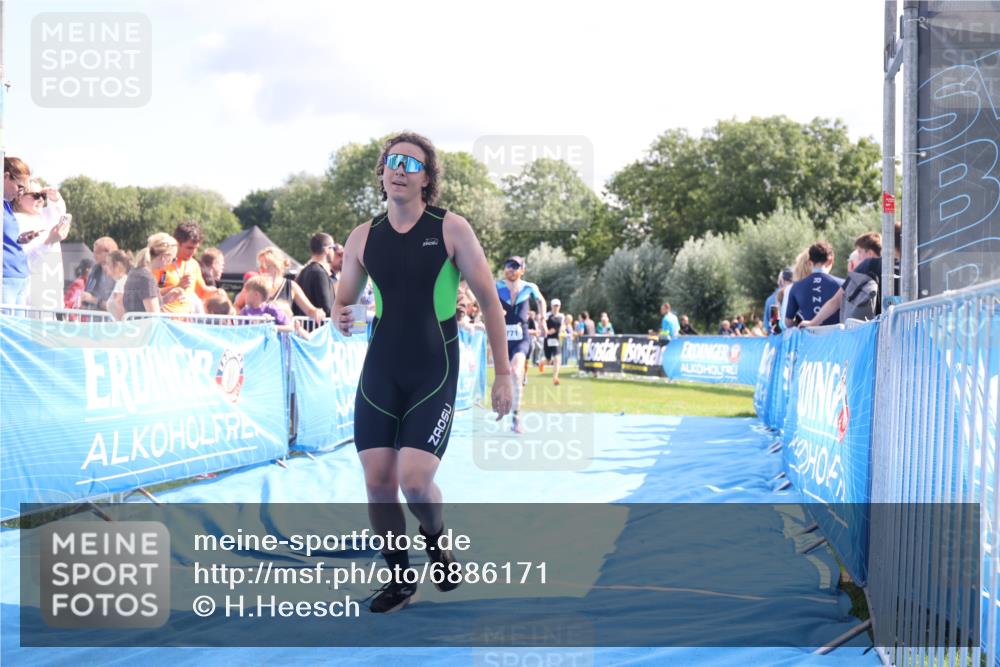 25.08.2024 - Elbe Triathlon Hamburg H.Heesch http://msf.ph/oto/6886171 25.08.2024 11:33:20 Ziel 141, 574, 729, 771, 783 meine-sportfotos.de
