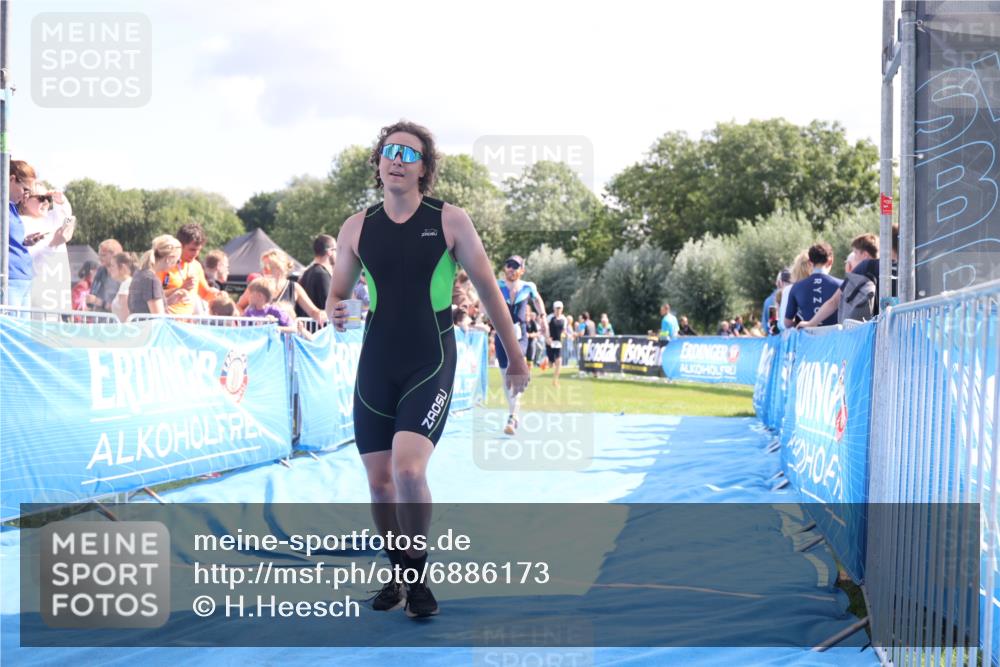 25.08.2024 - Elbe Triathlon Hamburg H.Heesch http://msf.ph/oto/6886173 25.08.2024 11:33:20 Ziel 141, 574, 729, 771, 783 meine-sportfotos.de